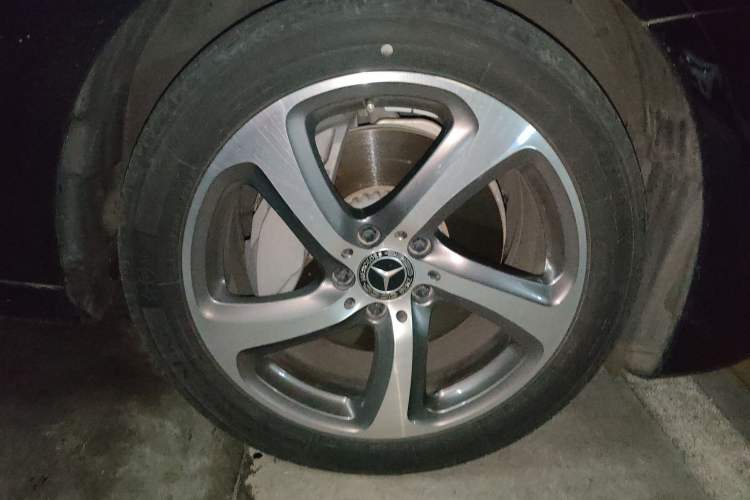 Used Mercedes-Benz E-Class 2019 E 300 L Sporty and Stylish Model