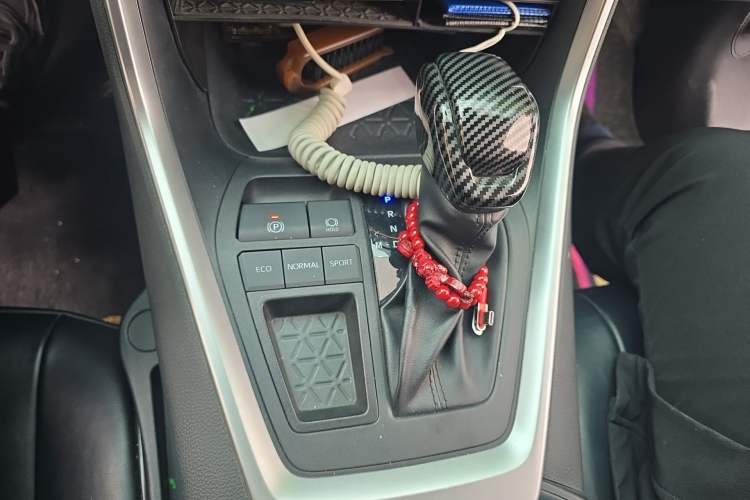 Used Toyota RAV4 2022 2.0L CVT Two-Wheel Drive Fashion Edition Gear Lever