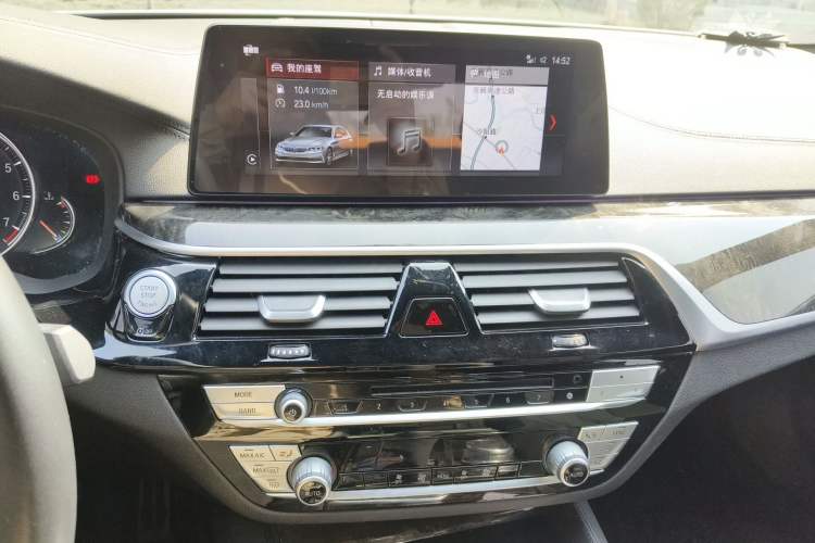 Used BMW 5 Series 2018 525Li M Sport Package Audio And AC Panel