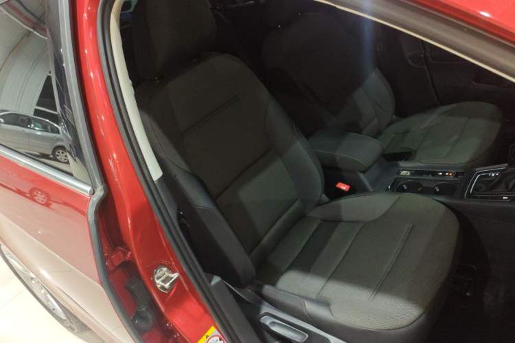 Used Volkswagen Golf 2015 1.6L Automatic Comfort Model Right Front Seat