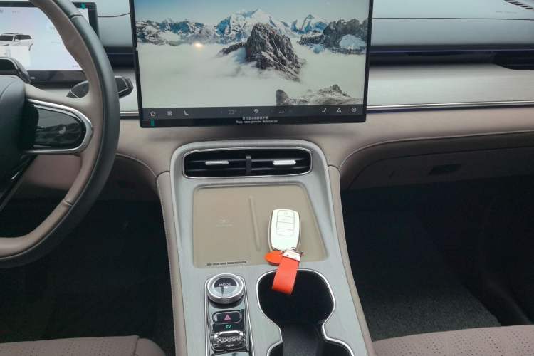 Used Chery Tiggo 8 PLUS C-DM 2025 1.5T 116 km Prestige Version 5 Seats