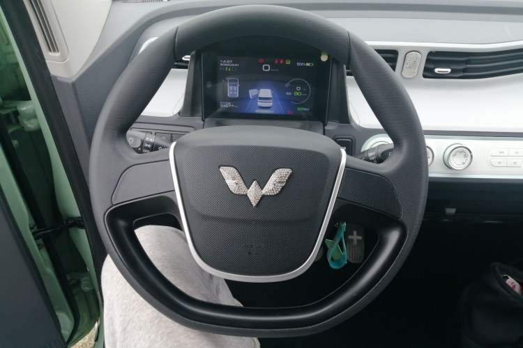 Used Wuling Hongguang MINIEV 2021 Macaron Premium Model – Lithium Iron Phosphate Steering Wheel