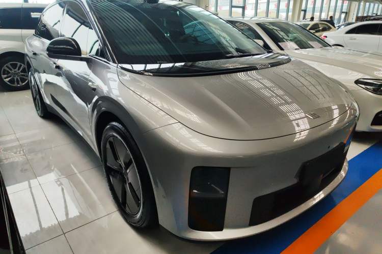 Used Li Auto i6 2025 Model Two-Wheel-Drive Standard Type Front Right 45 Deg