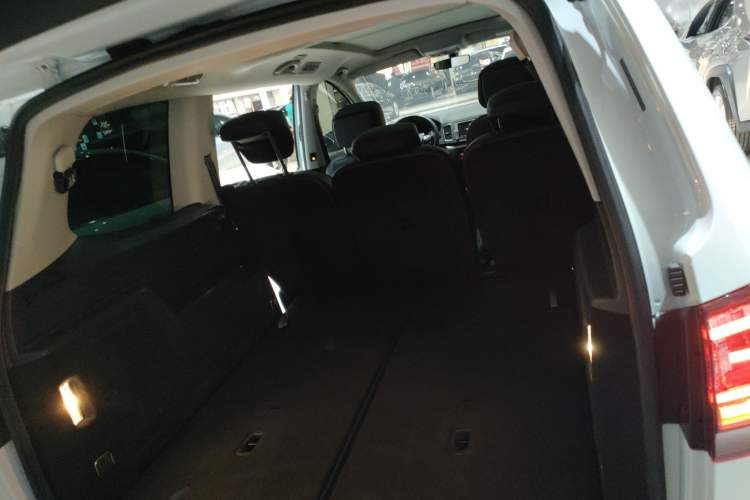 Used Volkswagen Sharan 2018 Revised Version 380TSI Comfort Edition 7-Seater
