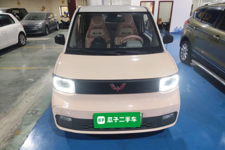 Red Wuling Подержанный Wuling Hongguang MINIEV 2021 0.0L Red 57600km AT 4 Seats на ...