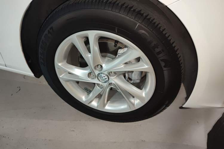 Used Buick Regal 2020 552T Elite Edition Right Front Wheel Hub