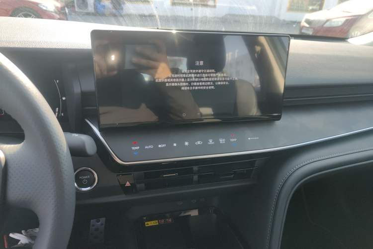 Used Toyota Camry 2026 Model Dual-Engine 2.0HSE Sport Lite Edition
