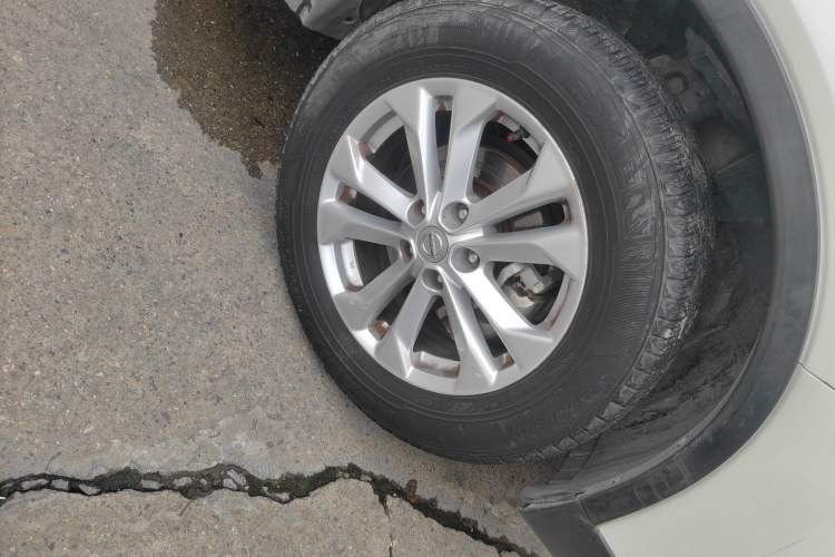 Used Nissan X-Trail 2014 2.0L CVT Comfort Edition 2WD Right Front Wheel Hub