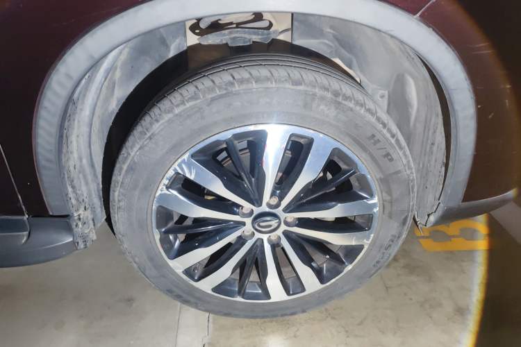 Used GAC Trumpchi GS4 2017 235T Automatic Two-Wheel Drive Luxury Smart Connectivity Version Right Front Wheel Hub