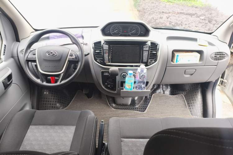 Used SAIC MAXUS Xintu V80 2021 2.0T AMT Classic Aoyuntong Short Wheelbase Ultra-Low Roof 5/6-Seater
