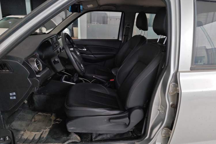 Used Dongfeng Ruichi 2021 2.4T Diesel Two-Wheel Drive Business Edition Long Cargo Bed YCY24165-61
