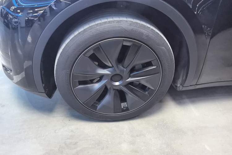Used Tesla Model Y 2023 Rear-Wheel-Drive Version Left Front Wheel Hub