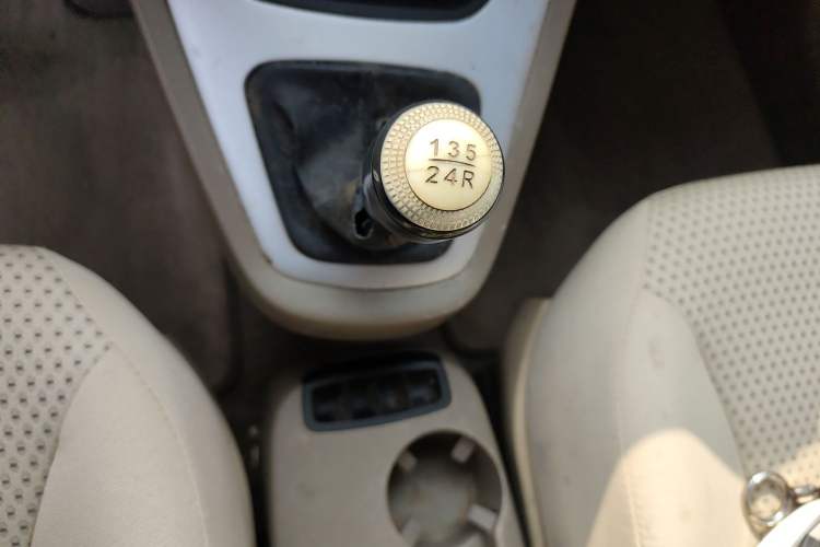 Used Hyundai Tucson 2009 2.0L Manual Two-Wheel Drive Fashion Edition Gear Lever