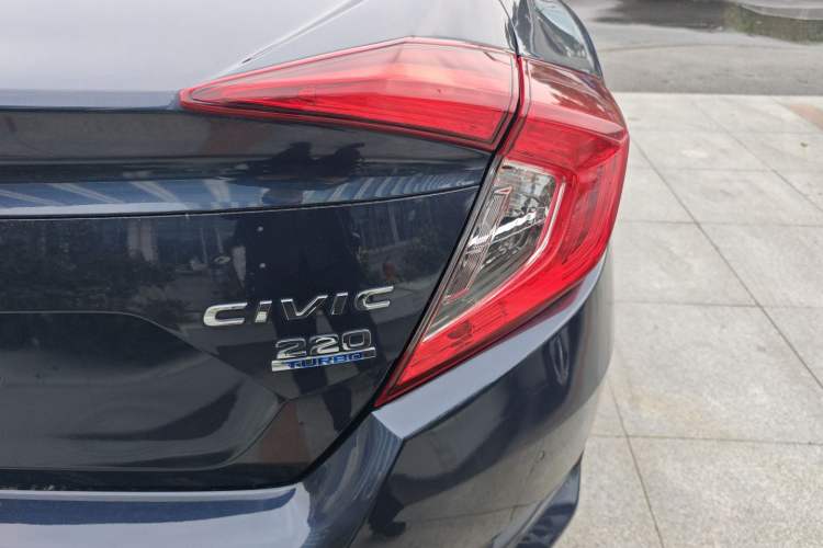 Used Honda Civic 2021 HATCHBACK 220TURBO CVT New Trendsetter
