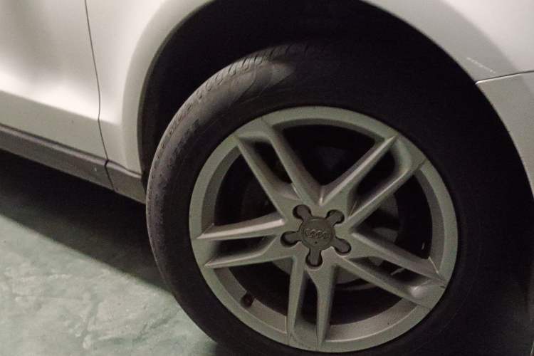 Used Audi Q5 2017 40 TFSI Technology Edition Right Front Wheel Hub