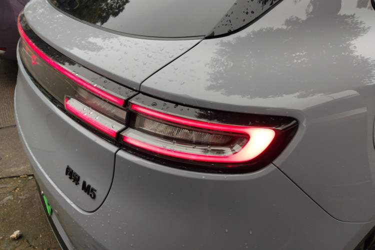 Used Hima AITO M5 2025 Extended-Range Ultra All-Wheel-Drive Version
