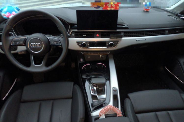 Used Audi A5 2024 Sportback 40 TFSI quattro Luxury Dynamic Model Center Console