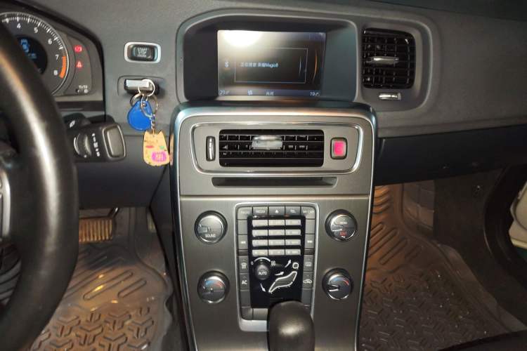 Used Volvo S60 2012 T5 Comfort Edition Audio And AC Panel