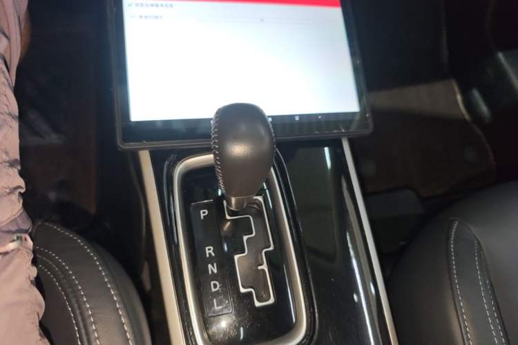Used Mitsubishi Outlander 2019 2.4L 4x4 Zhi Xiang Edition 7 Seats China VI Standard