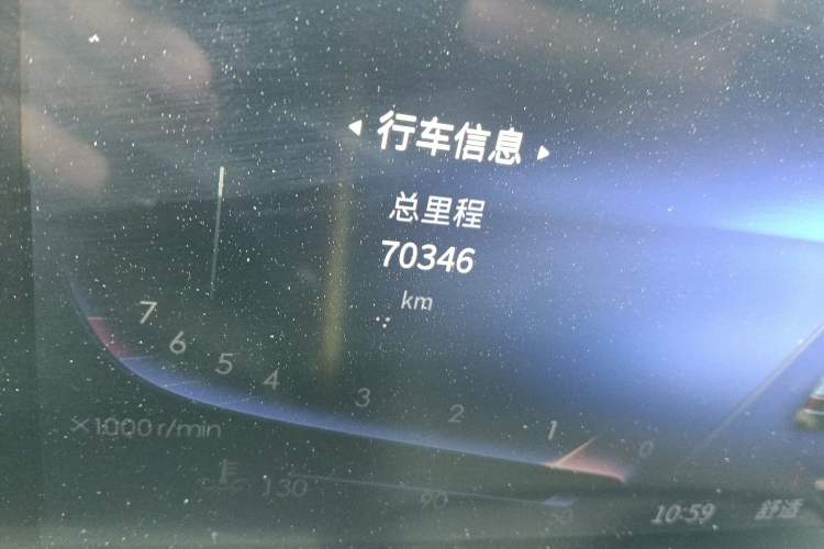 Used Hongqi H9 2022 3.0T Smart Connect Flagship Four-Seater Version Odometer Close Up