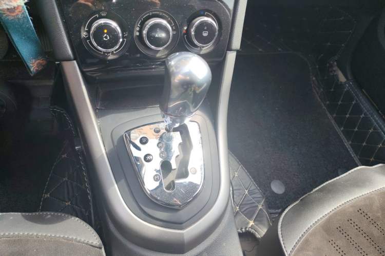 Used Peugeot 408 2013 2.0L Automatic Comfort Edition Gear Lever