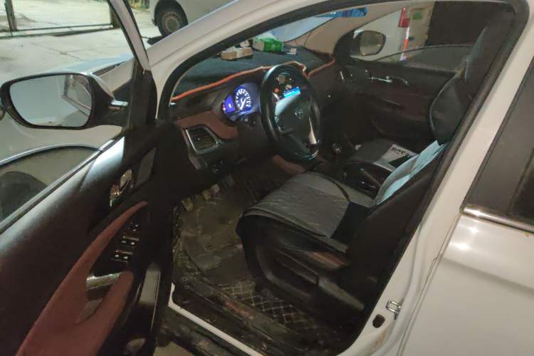 Used CHANGAN Lingxuan 2017 1.6L Manual Happiness Edition
