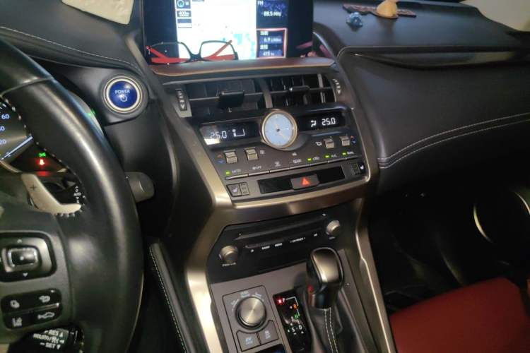Used Lexus NX 2018 300h Front-Wheel-Drive FENGSHANG Version China V Emission Standard

