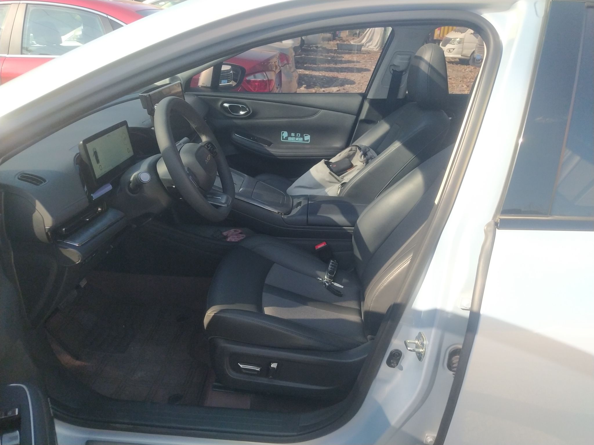 المقاعد الأمامية داخل السيارة