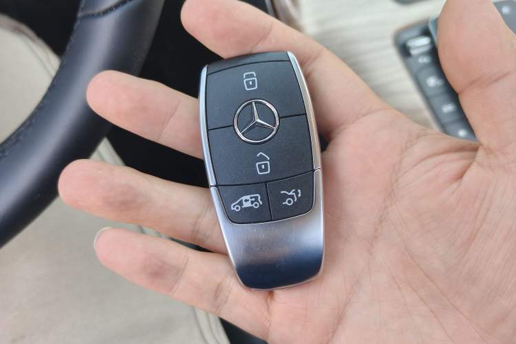 Used Mercedes-Benz V-Class 2024 V 300 Pilot Edition Vehicle Key