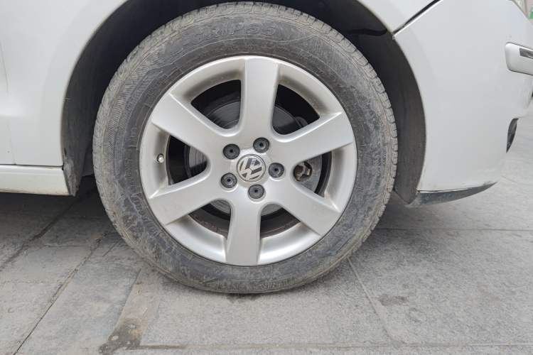 Used Volkswagen Polo 2009 Jingqu 1.4L Manual Elegant Edition Right Front Wheel Hub