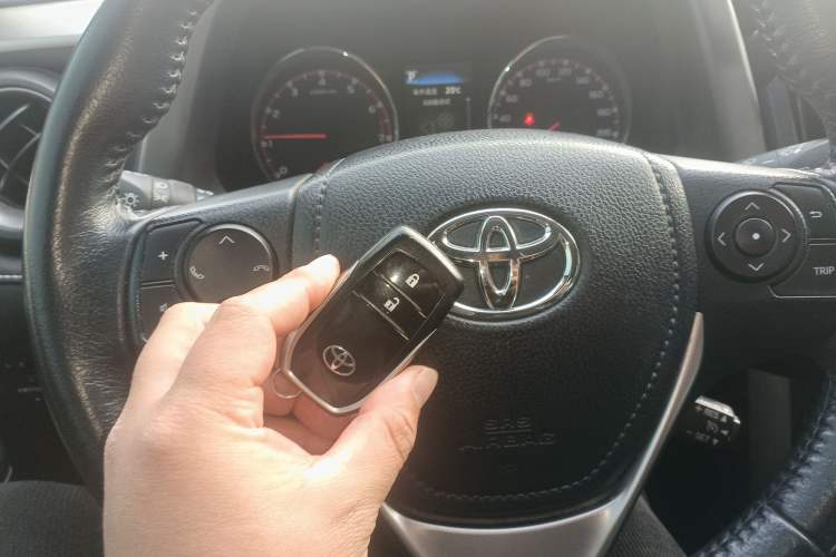 Used Toyota RAV4 2019 2.0L CVT Two-Wheel Drive ZhiShang Version China VI Standard