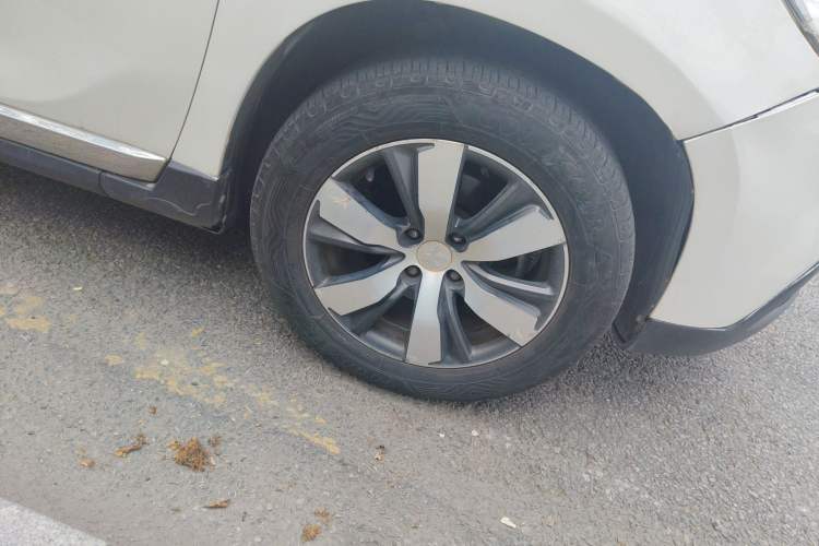 Used Peugeot 2008 2015 1.6THP Automatic Fashion Edition Right Front Wheel Hub