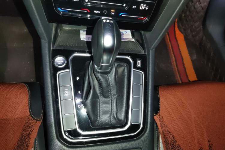 Used Volkswagen Magotan 2023 2 Million Units Commemorative Edition 330TSI DSG Luxury Version Gear Lever