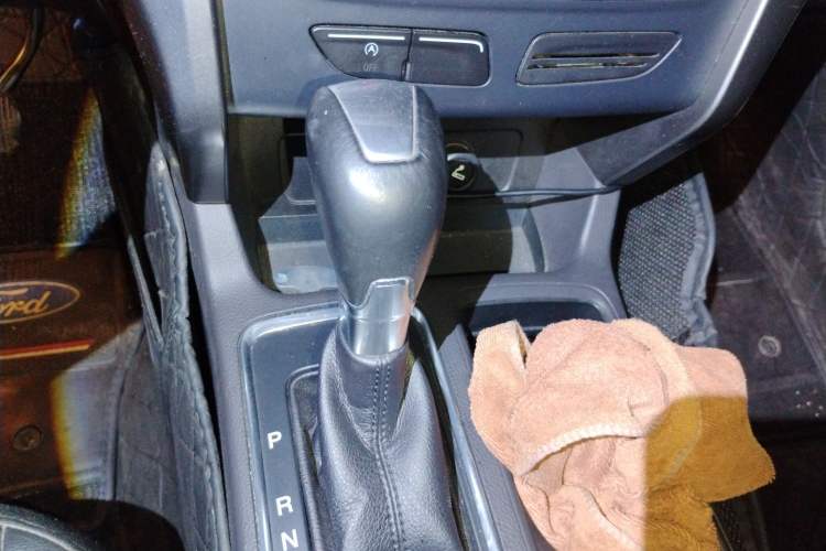 Used Ford Kuga 2017 EcoBoost 180 Two-Wheel-Drive Tiger Leap Model Gear Lever