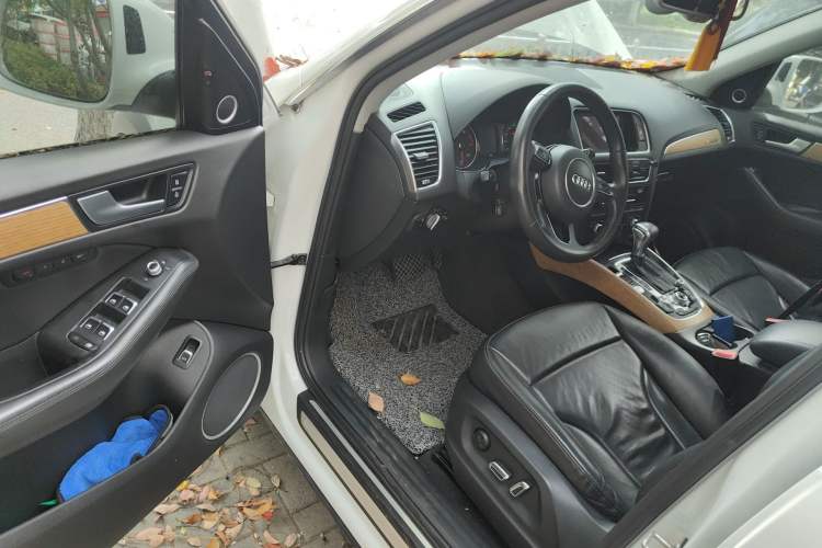 Used Audi Q5 2013 45 TFSI quattro off-road version Driver Seat