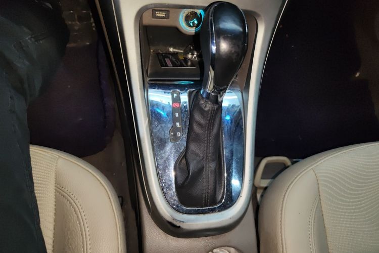 Used Buick GT 2013 GT 1.6L Automatic Fashion Edition Gear Lever