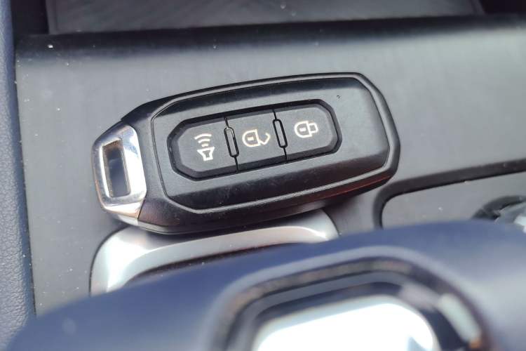 Used JMC DaDao 2023 All-Purpose 2.3T Diesel Manual 4x4 Long-Wheelbase Comfort Edition Vehicle Key