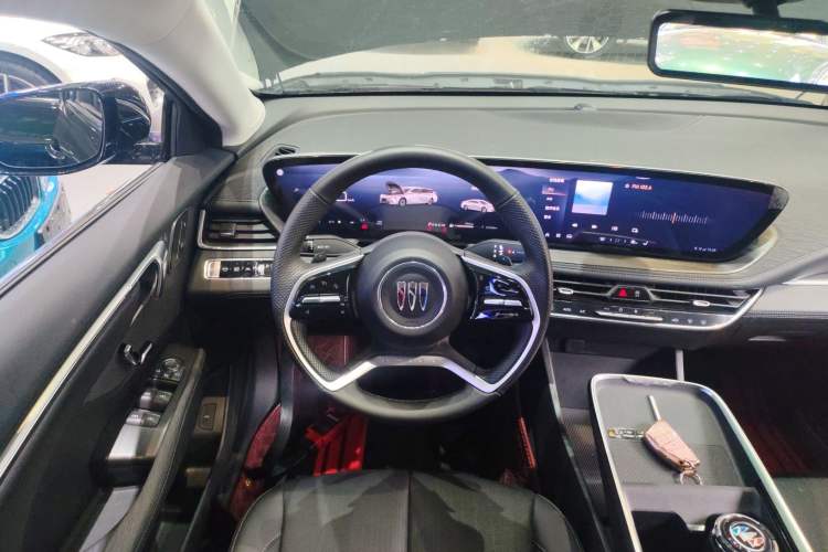 Used Buick LaCrosse 2025 28T Platinum Edition