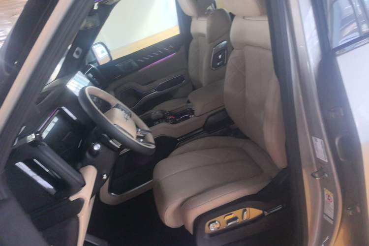 Used Formula Leopard 8 2025 Smart & Brave Flagship Edition 7 Seats