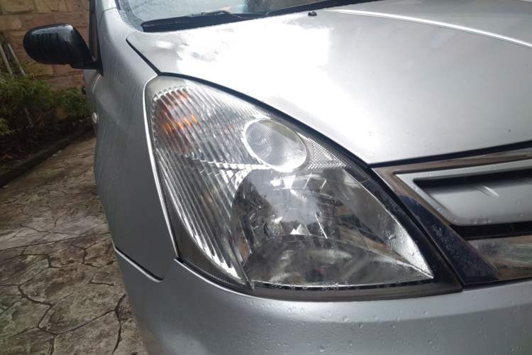 Used Nissan Livina 2010 Jingyue Edition 1.6L Manual All-Around Model
