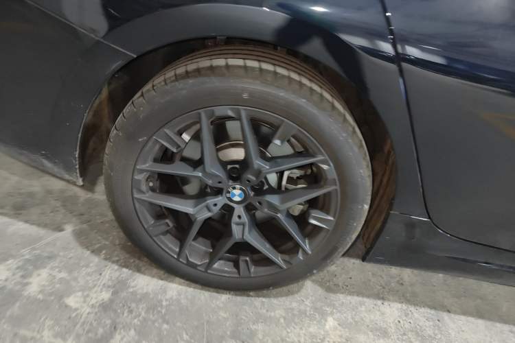 Used BMW 3 Series 2025 330Li M Sport Shadowline Package Right Rear Wheel Hub