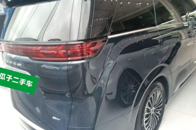 Used Denza D9 2024 DM-i 1050 Luxury Model
