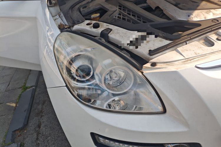 Used Luxgen Great 7 SUV 2014 2.2T Two-Wheel-Drive Smart Version Right Front Headlight