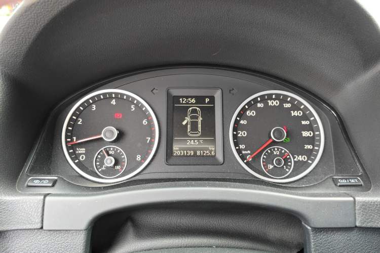 Used Volkswagen Tiguan 2016 280TSI Automatic Two-Wheel Drive Silk Road Comfort Edition Instrument Cluster