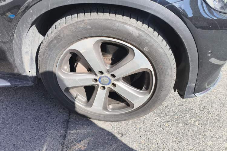 Used Mercedes-Benz GLC 2016 GLC 300 4MATIC Dynamic Model Right Front Wheel Hub