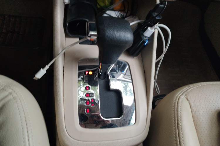 Used Volkswagen Bora 2012 1.6L Automatic Fashion Edition Gear Lever