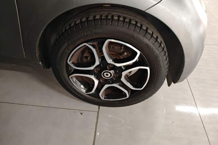 Used smart fortwo 2019 0.9T 66kW Hardtop Engine Version China VI Emission Standard Right Front Wheel Hub