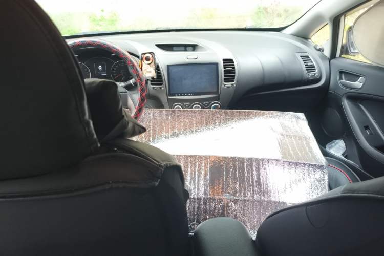 Used Kia K3 2016 1.6L Automatic GL Center Console