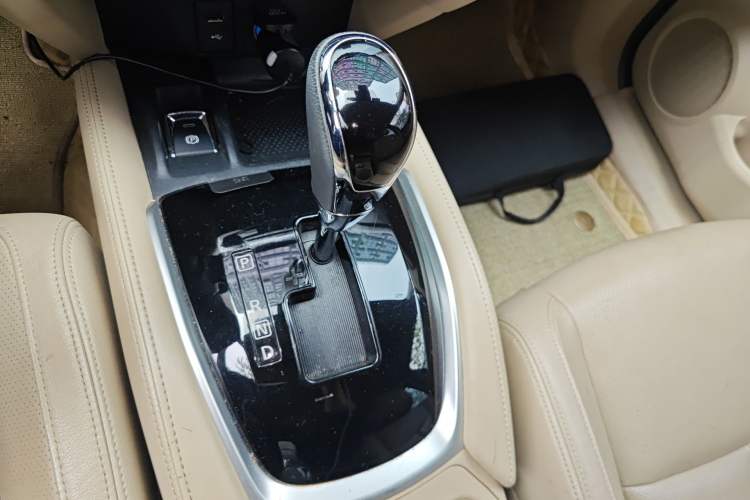 Used Nissan X-Trail 2019 2.0L CVT Comfort Edition 2WD Gear Lever