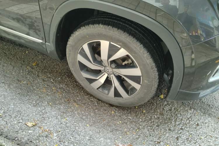 Used Volkswagen Tayron 2020 280TSI Two-Wheel Drive Luxury Connect Edition Right Front Wheel Hub